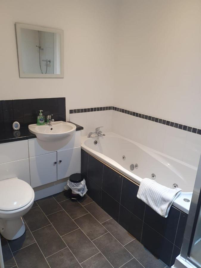 Spacious 2 Bed Appartment Next To Bae With Spa Bath Barrow-in-Furness Exterior foto
